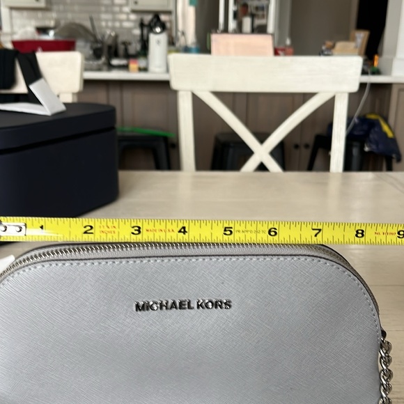 Michael Kors Brand New women’s bag. Superb condition. Lt. grey w/2 interior pkts - Picture 8 of 9